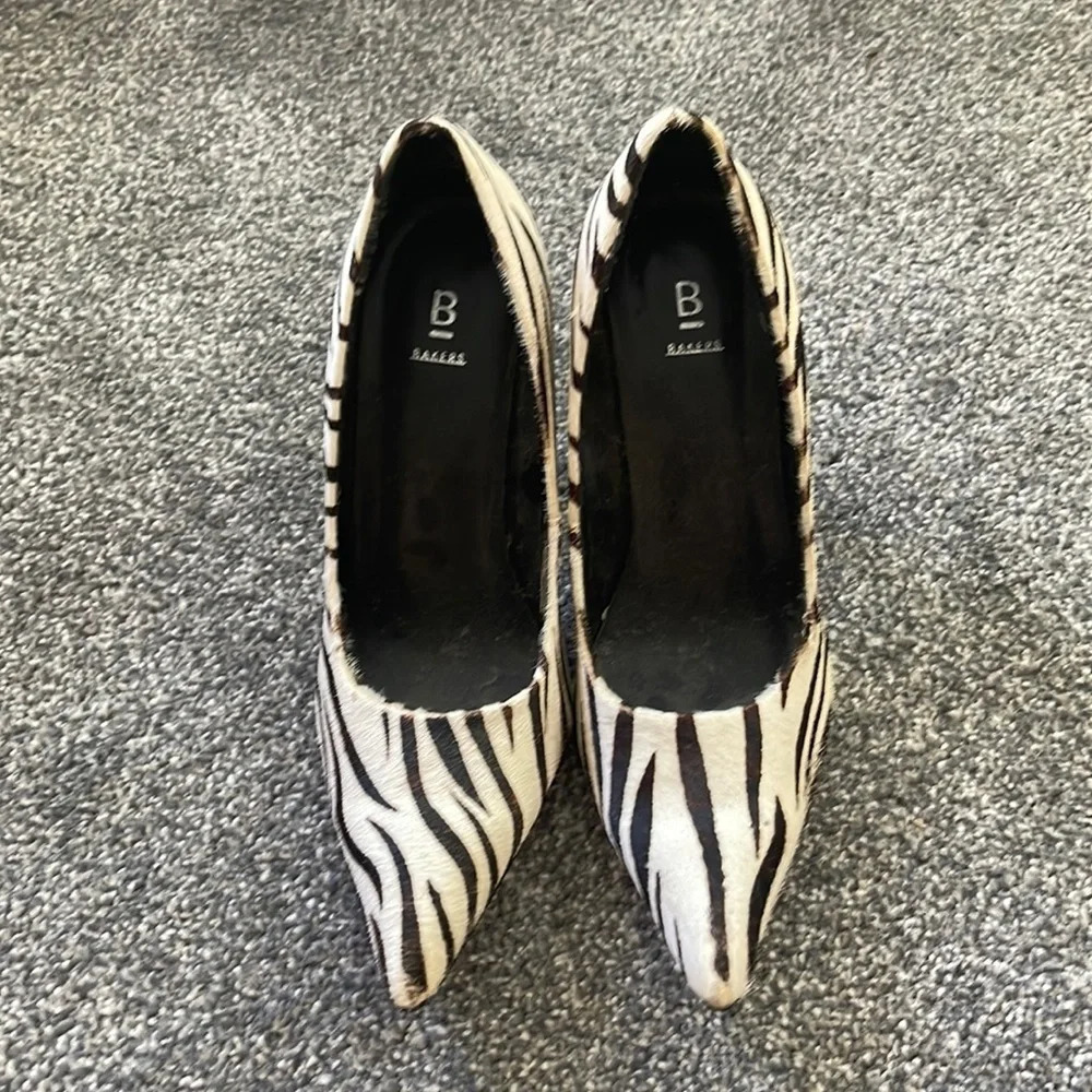 Women’s Bakers zebra 🦓 pumps 6.5